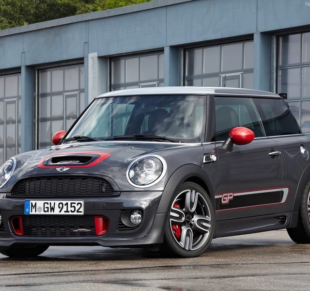 Mini-John_Cooper_Works_GP_2013_800x600_wallpaper_01