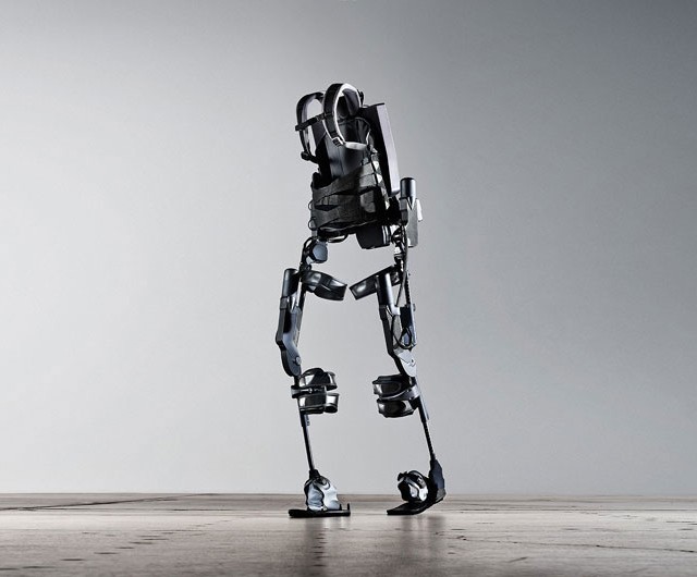 ekso-bionic-suit-wearable-robot-designboom01